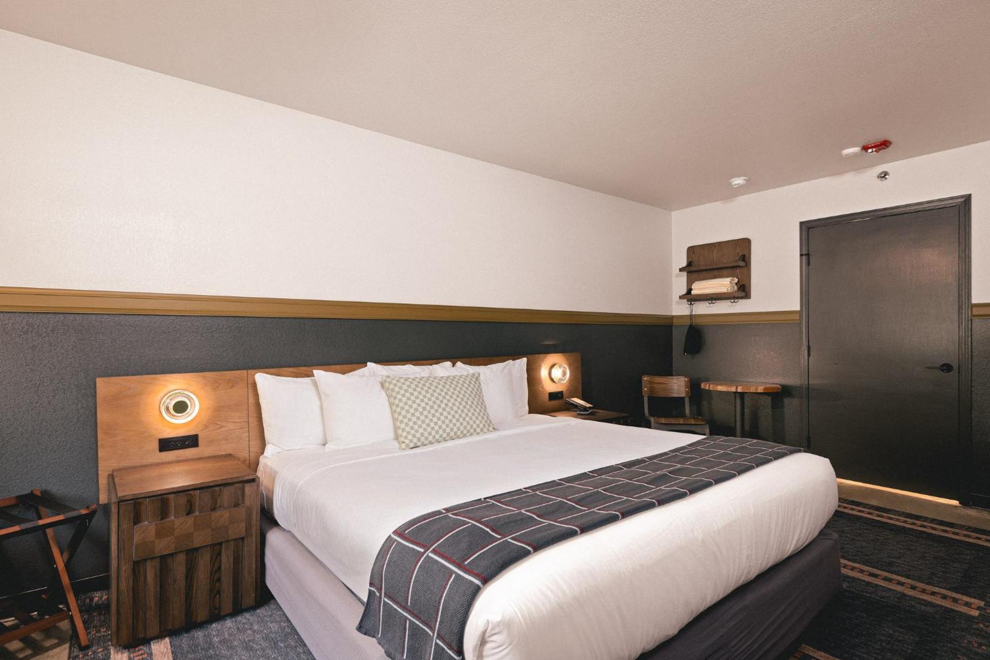 The Ozarker Motel 4*
